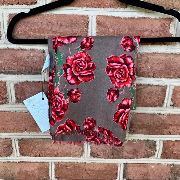 Floral with roses, Victorian scarf/shawl   New with tag - Picture 2 of 4